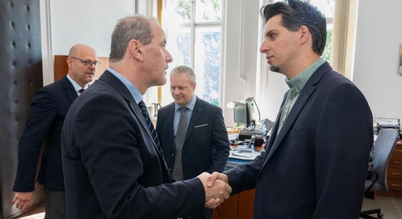 Hegedűs Zsolt lecserélte a Dél-pesti Centrumkórház teljes vezetését