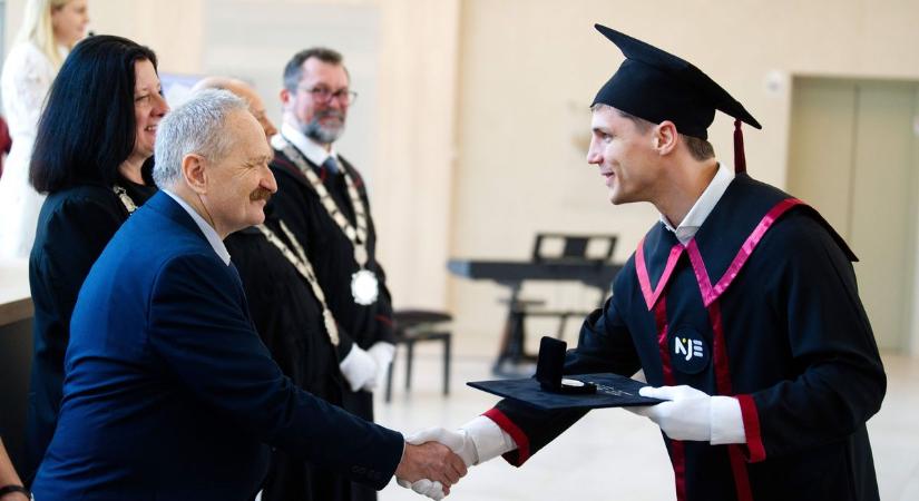 Történelmi mérföldkő a kecskeméti egyetemen: felavatták az első doktorokat  fotók