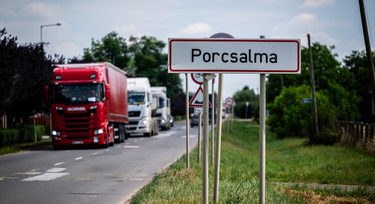 Porcsalmán van, aki ki sem engedi a fiát, nehogy elvigyék az ukrán frontra, csúcsra járatott háborús pszichózis