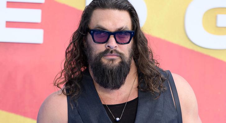 Jason Momoa ritkán látott, szinte teljesen felnőtt gyerekeivel premierezett