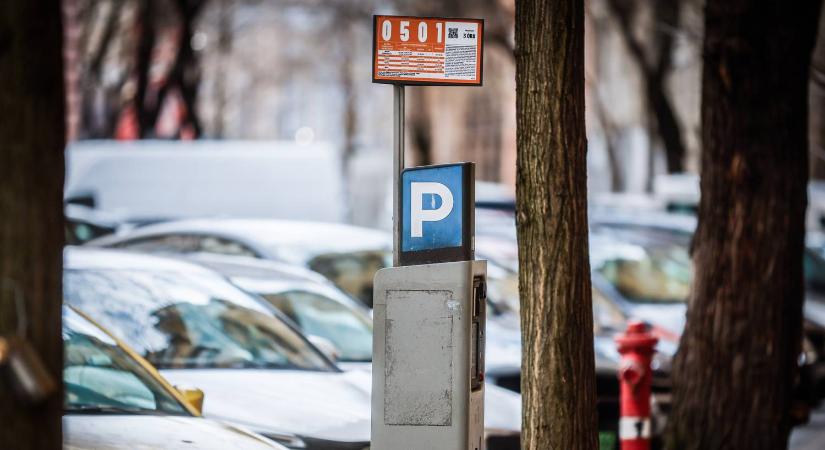 Bukják az autósok a parkolási kedvezményt, nem volt pénz a BudapestGO fejlesztésére