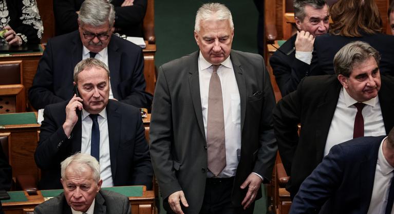 A KDNP reagált az előkerült dokumentumokra, amelyek szerint Semjén Zsoltnak azt kellett írni, hogy „Kedves Zsolt!”