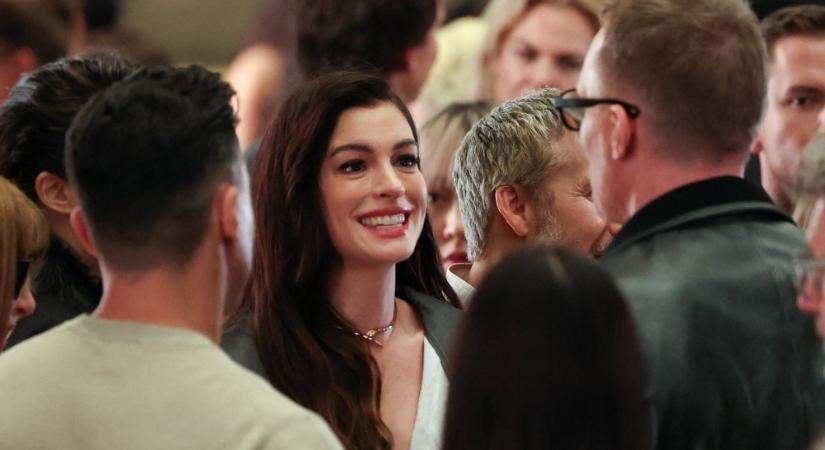 Anne Hathaway harmadik gyermekét várja – videóban jelentette be az örömhírt