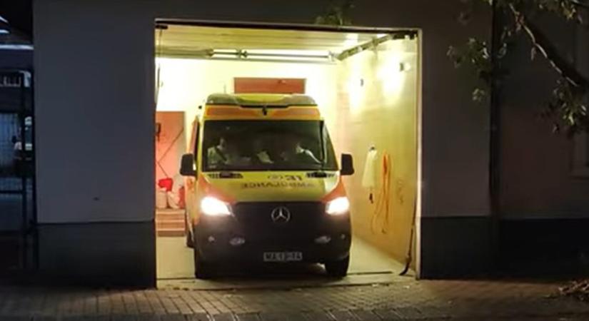 Százzal csapódott az autó a falnak! Szörnyű balesetet szenvedett a Bikini zenésze