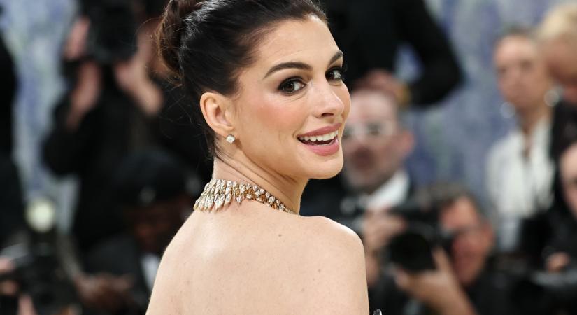 Anne Hathaway babát vár: ezzel a megható videóval jelentette be harmadik gyereke érkezését