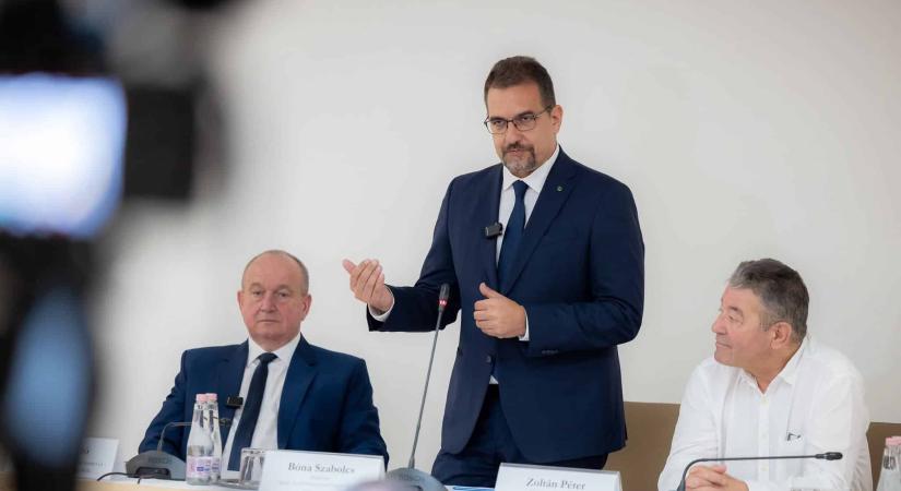 A szexuális hormonháztartásnak is jót tehet a sertéshús a Tisza-kormány államtitkára szerint