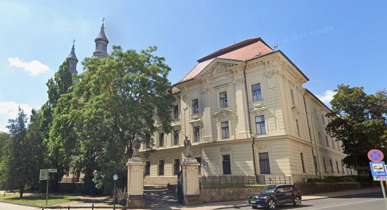 Tizenhét éves diáklánnyal létesített intim kapcsolatot egy egri gimnázium tanára