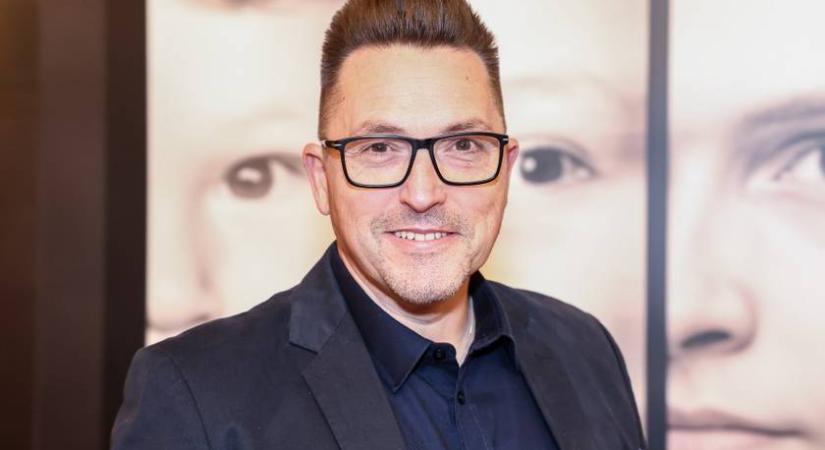 Ő Ákos legidősebb lánya: a 26 éves Anna gyönyörű nő