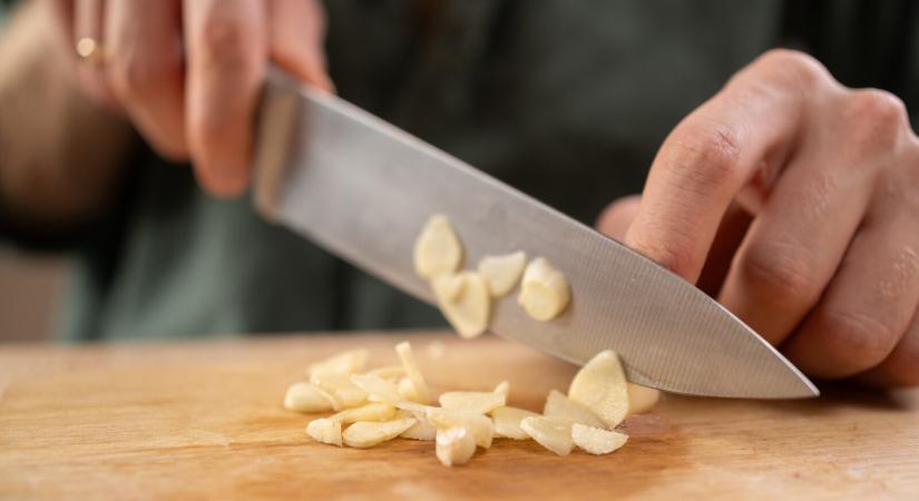 Hiába egészséges, nem mindenki ehet fokhagymát – Ezek a figyelmeztető tünetek
