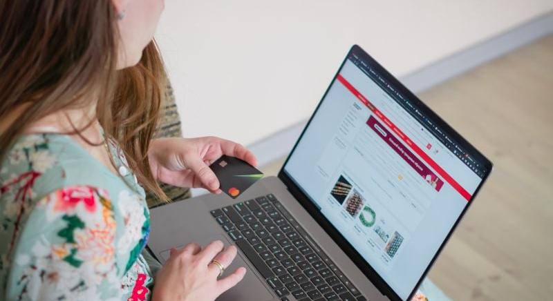 Új korszak az online vásárlásban: mostantól minden webshopban kötelező az elektronikus elállási lehetőség