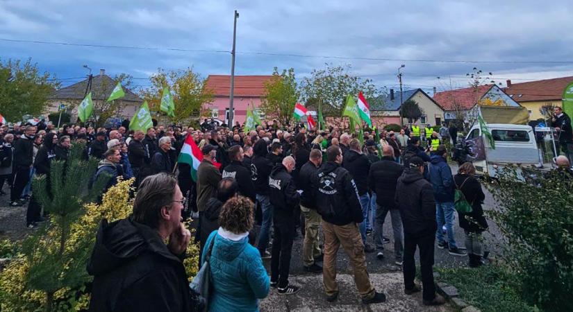 Hatalmas indulatokat kelt Ausztriában a vitnyédi menekülttábor terve, a szélsőjobb nagy árat fizethet a szövetségért Orbán Viktorral