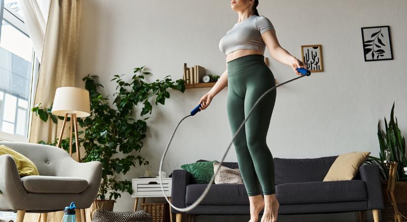 Ez lesz az új kedvenc, otthon is könnyen végezhető zsírégető rutinod – Csak 10 perc
