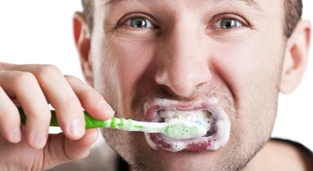 Nem a te hibád, ha sárgulnak a fogaid: különös ok áll mögötte
