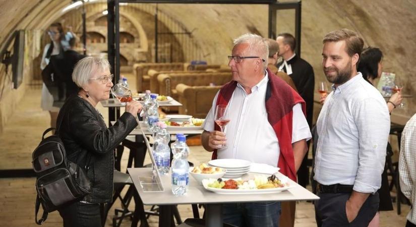 Bor, zene és nyári hangulat: újra jön a Hársfa Fesztivál Móron
