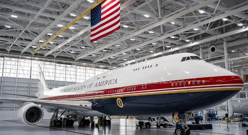 Bemutatták az USA új elnöki különgépét