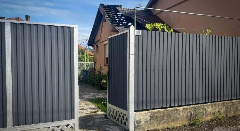 Tűz ütött ki egy lakóházban Munkácson – a tetőszerkezet is megrongálódott
