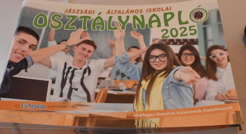 Félve nyitottuk ki, pedig a saját nevünk volt benne