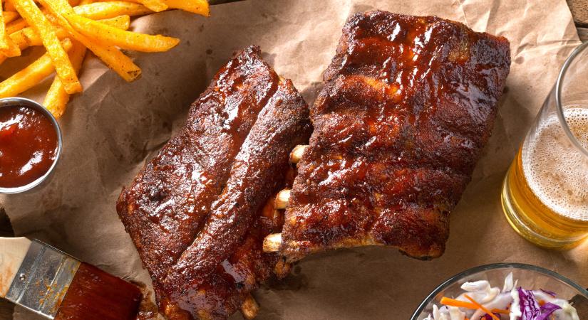 Az igazi amerikai élmény: omlós mázas oldalas BBQ szósszal