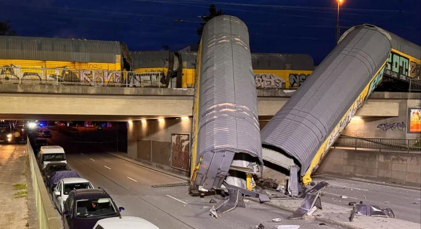 Tehervonat zuhant le egy hídról Münchenben