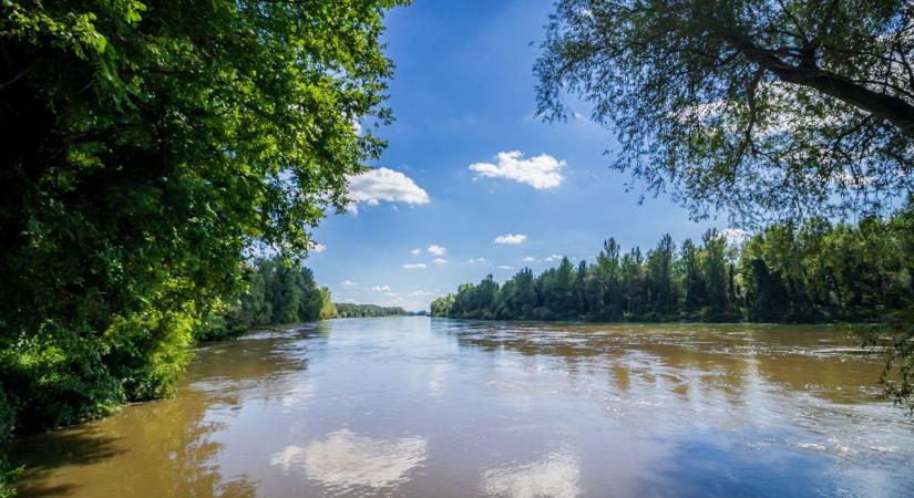 Vezetékes áramot is kapott a népszerű vízi vendégház - Irány a Dráva!
