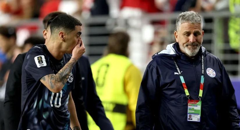 Botrány a foci-vb-n: módosítottak a szabályon, ezért már piros lap jár a játékosoknak