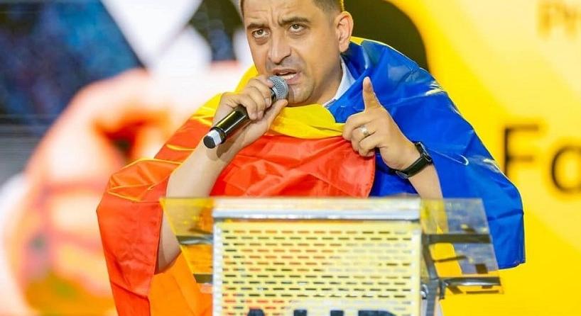 Megőrizte európai pozícióját az AUR: George Simiont újra ECR-alelnökké választották