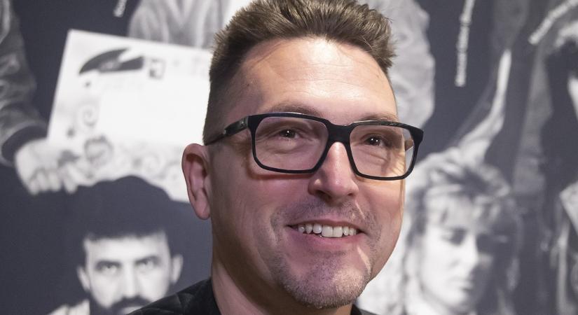 Végre kivételt tett Ákos, megmutatta legidősebb lányát