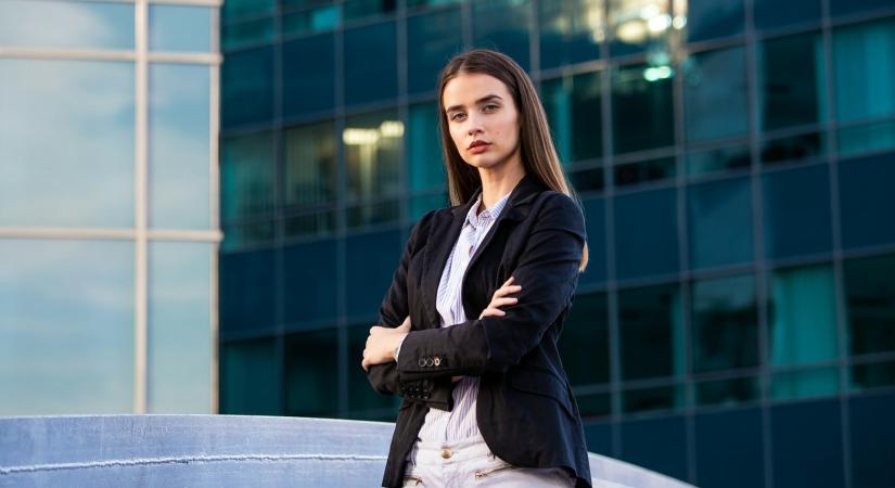 „Anyámnak 3 munkahelye volt” – A nők nem férfiasodnak, hanem túlélő üzemmódban vannak