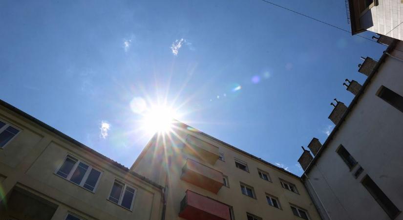 Hőségriadó: vizet osztanak a nagyobb vonat- és buszpályaudvarokon