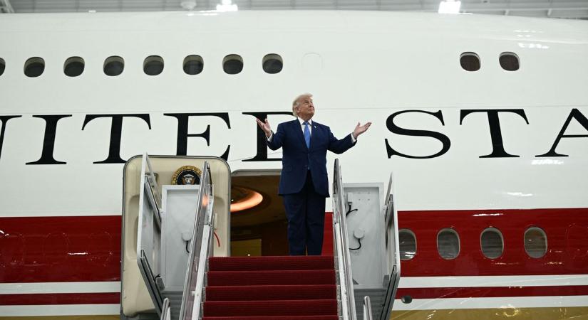 Trump luxusajándéka: az amerikai elnök bemutatta Katar repülő palotáját, amely az új Air Force One lesz