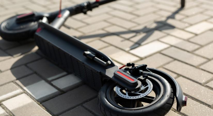 Súlyos rollerbaleset a Balatonnál: mentőhelikopterrel szállították kórházba a 15 éves fiút