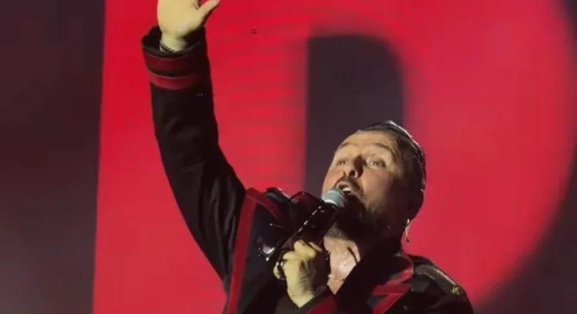 Majka koncerten: Viszlát Mandiner, Pesti Srácok, Megafon! Ott rohadjatok meg ahol vagytok!