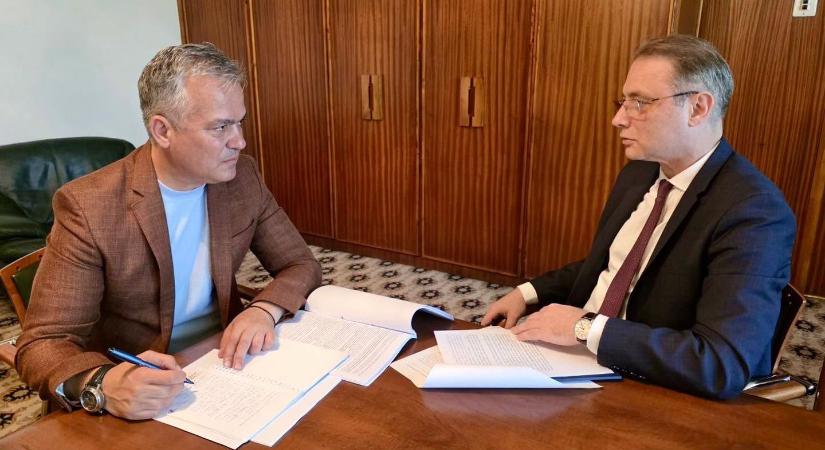 Megvan Adrian Veștea külügyminiszter-jelöltje