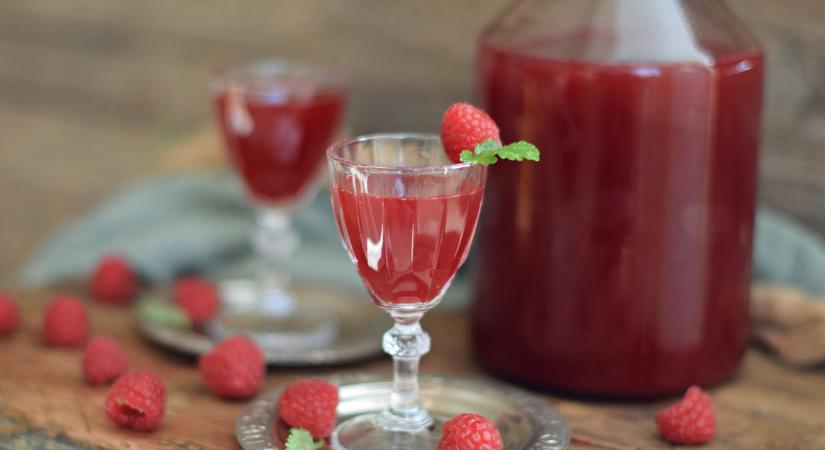Rupáner-konyha: Házi málnás-mentás likőr vodkával
