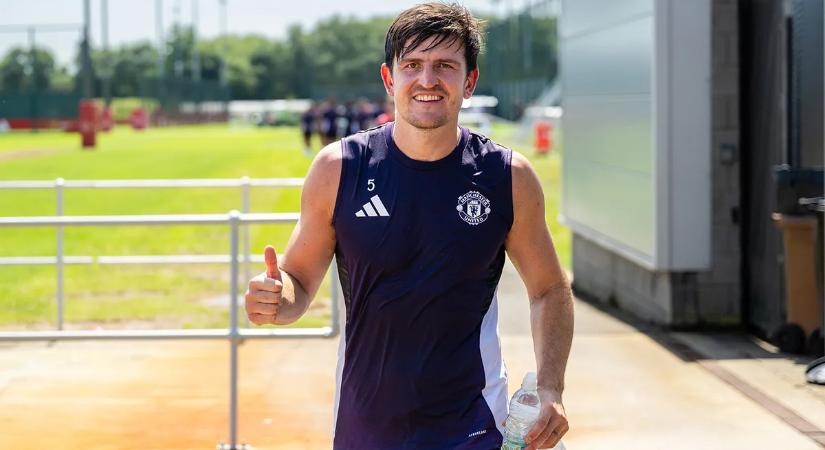 Maguire kimaradt az angol keretből, mégis ott van New York-ban: Panini-matricát árul egy furgonból!