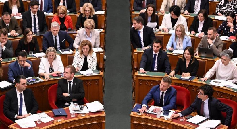 Változhat a polgármesterek fizetése, megvonnák a havi költségtérítést