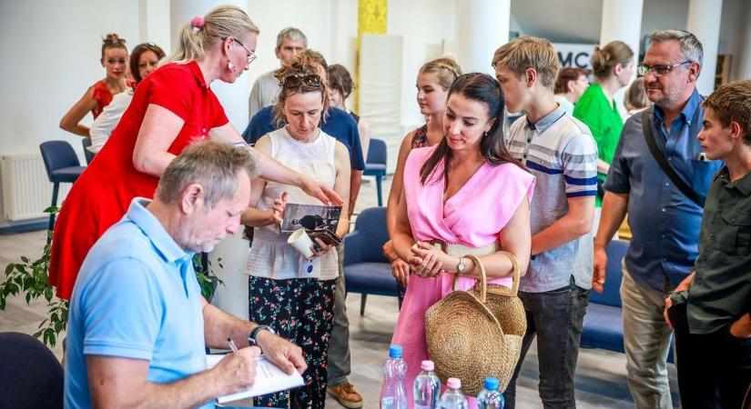 Ősi út a modern világban – telt házas előadás Kassai Lajossal Szekszárdon (galéria)