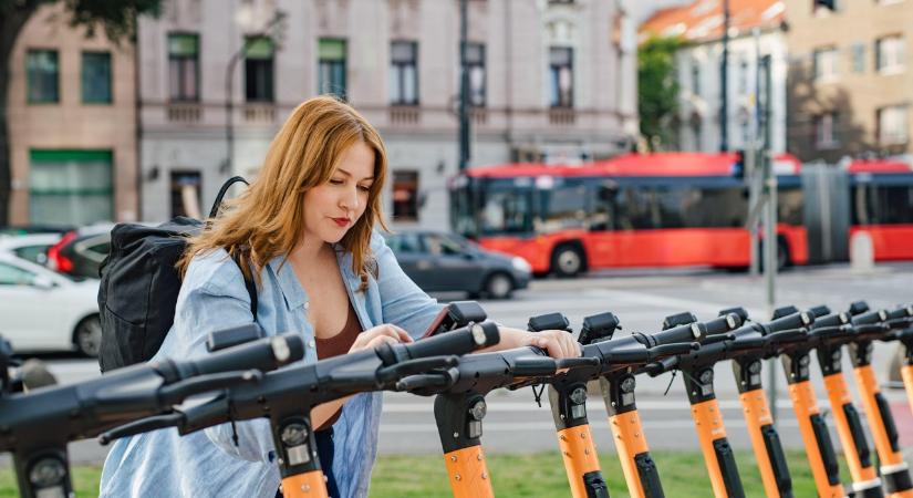 Ezt a korlátozást vezetné be az elektromos rollerekre Vitézy Dávid