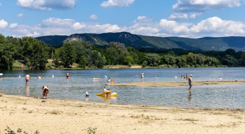 Strandon hűsölt Esztergom a hőség első napján fotók