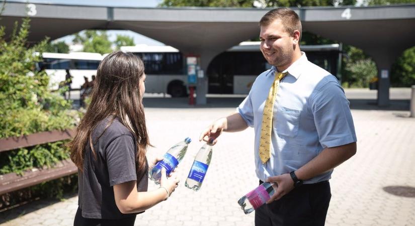 Ha buszra vagy vonatra várakozol, ezeken az állomásokon ingyen kaphatsz vizet