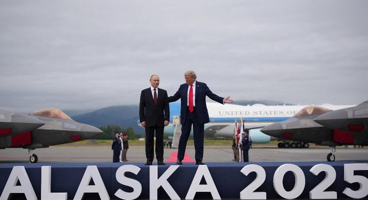 Macron: Trump majdnem átadta Ukrajnát Putyinnak Alaszkában