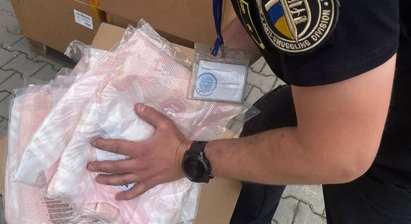 Márkás sportruházatot próbáltak alkatrészként becsempészni Ukrajnába