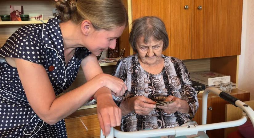 „Az a baj, hogy öregszem, és felejtek” – demencia elleni harc a szentendrei Skanzenben