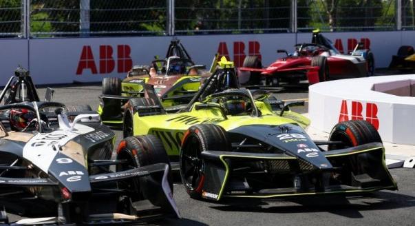 Káosz a Sanya E-Prix-n, Dennis újra harcban a címért