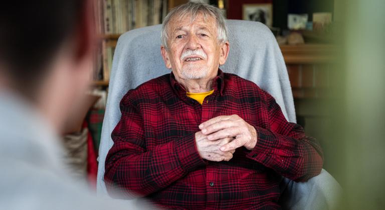 Oravecz Imre: Nem lehet méltósággal megöregedni, öregnek lenni