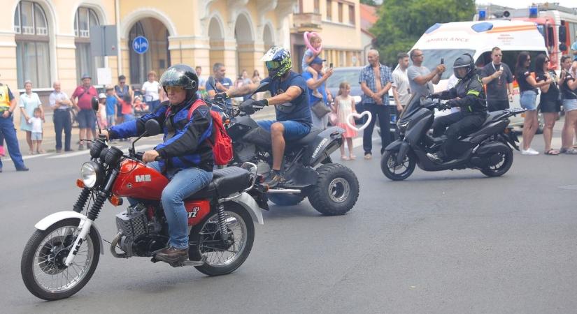 „Eladtam az utolsó gyáramat is, hogy a hobbinak éljek” – a Balmazújvárosi Motoros Fesztiválon jártunk – fotókkal, videóval
