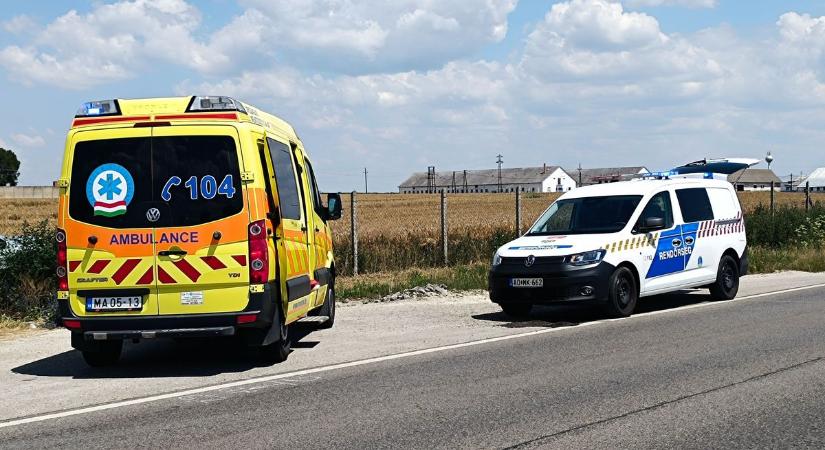 Két fiatal megsérült az 55-ös főúti balesetben, az autó totálkárosra tört  fotók, videó