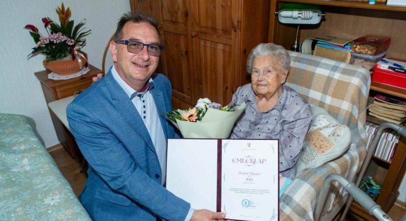 Heves polgármestere köszöntötte városunk 100 éves lakosát