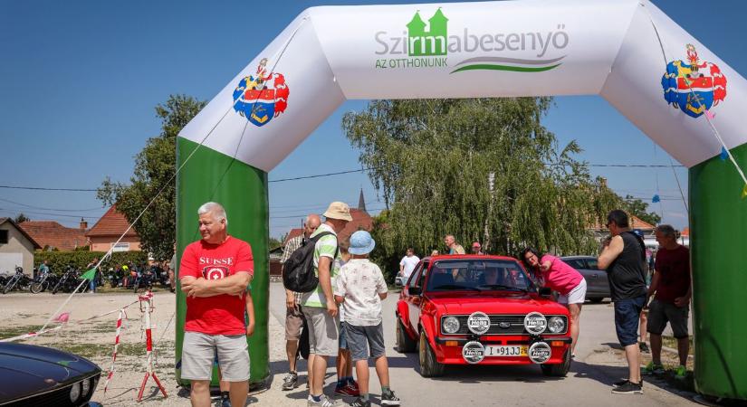 Álomból lett a régió legmenőbb autós fesztiválja – így szállt a levegőben a benzingőz a 2026-os Szirmabesenyői Oldtimer Kiállítás és Szépségversenyen