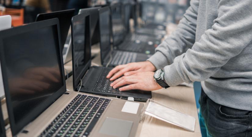 Felejtsd el az áruházak marketingdumáit laptopvásárláskor: íme legjobb büdzsé modellek 2026-ban, amikkel nem nyúlsz mellé